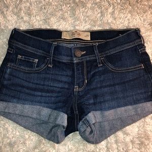Like new Hollister shorts!! SIZE  1